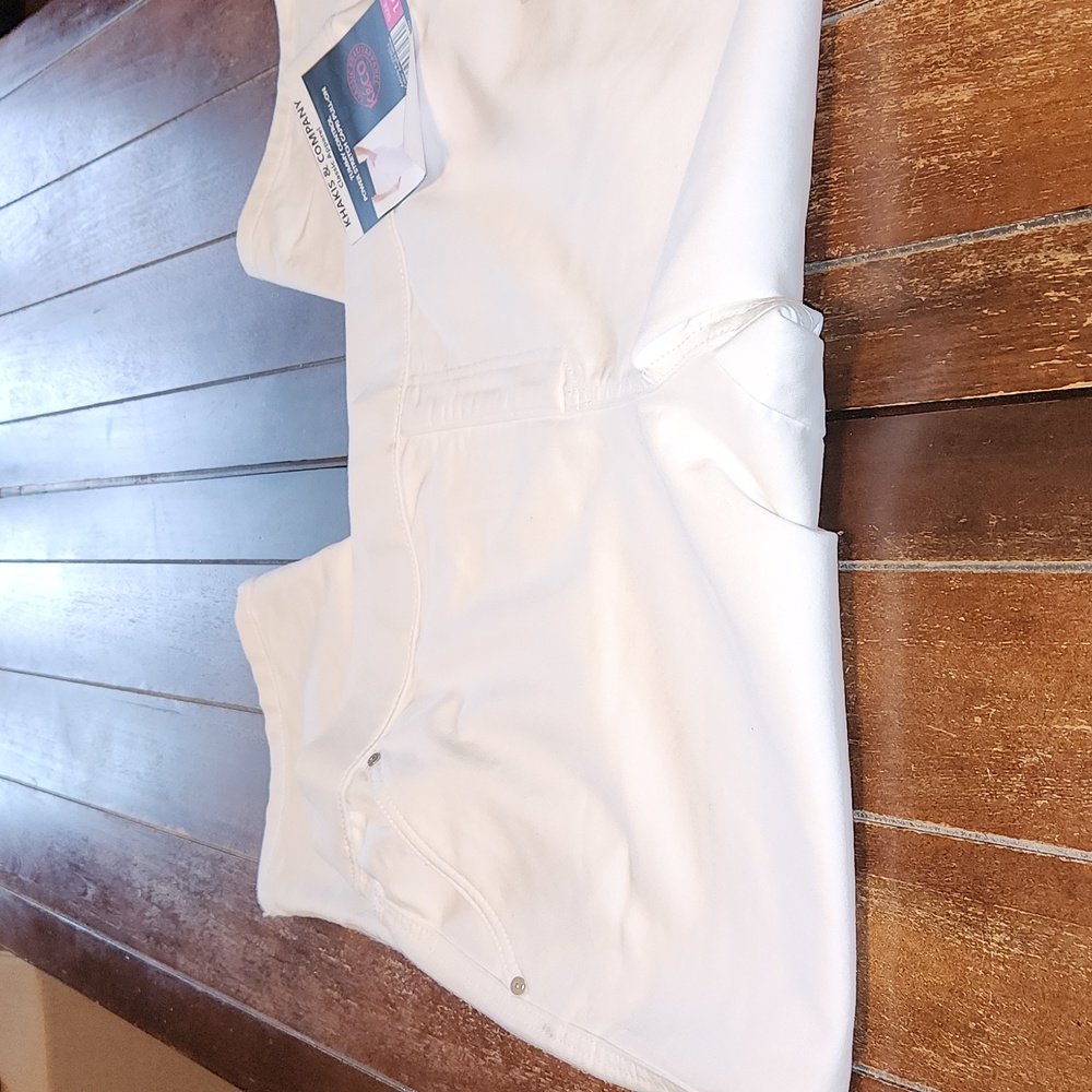 Khakis & Company Capri